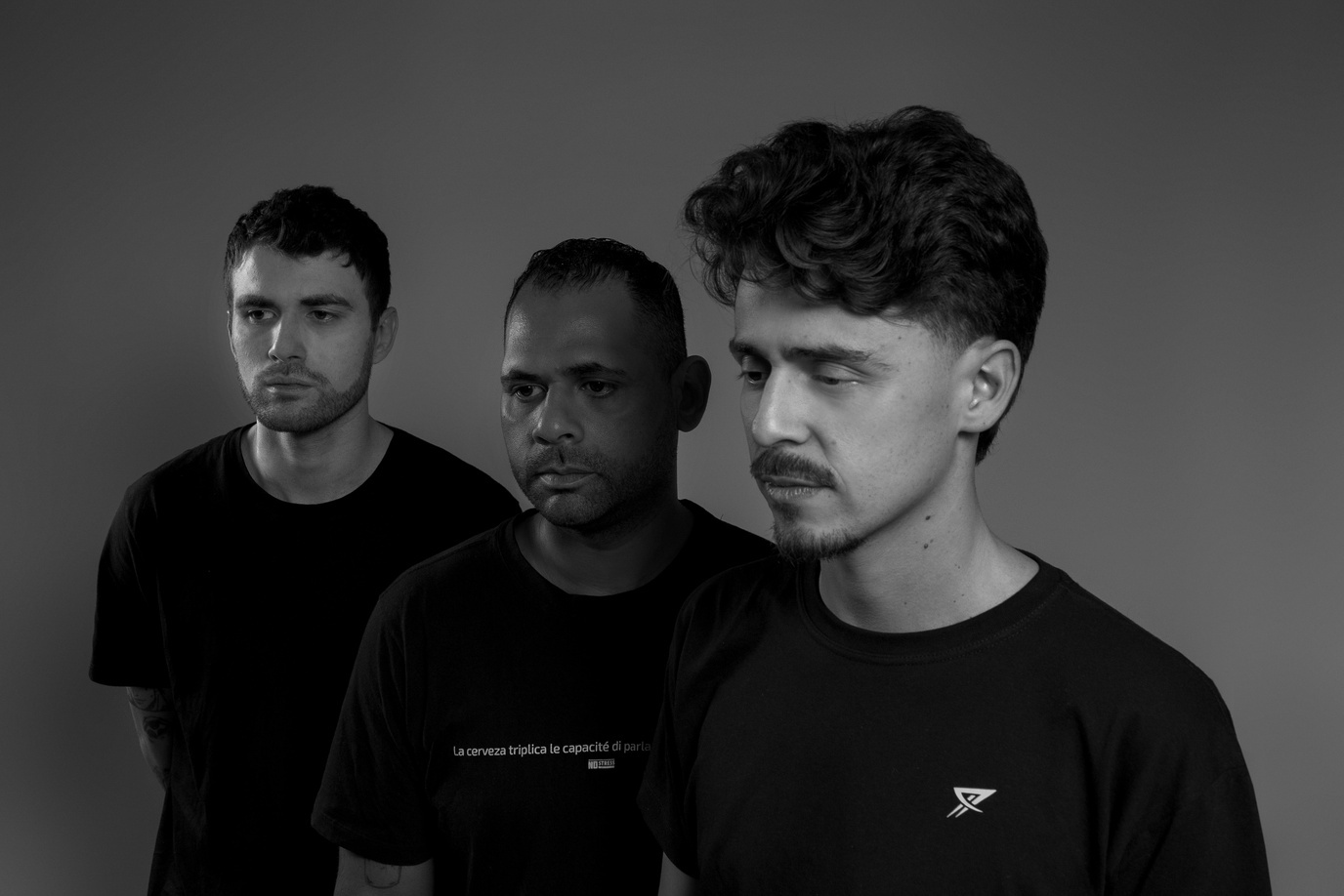 Retrato dos integrantes do trio MONNOVIA